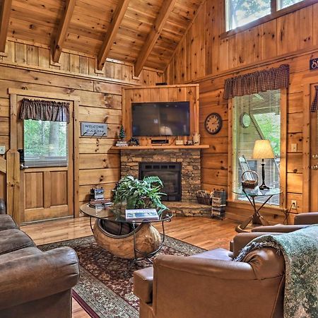 הוילה Gatlinburg Mountainside Escape With Deck And Hot Tub! מראה חיצוני תמונה