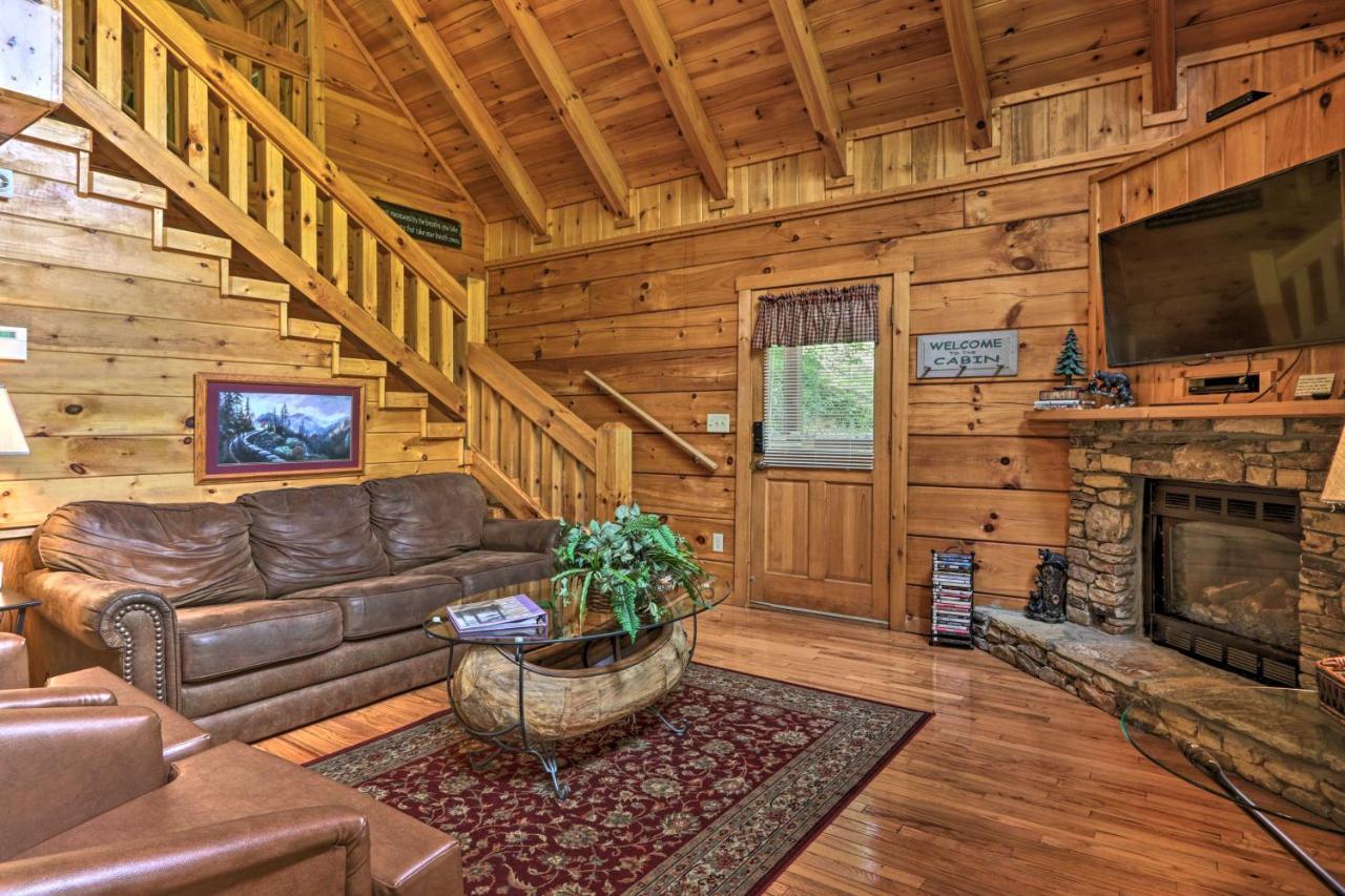הוילה Gatlinburg Mountainside Escape With Deck And Hot Tub! מראה חיצוני תמונה