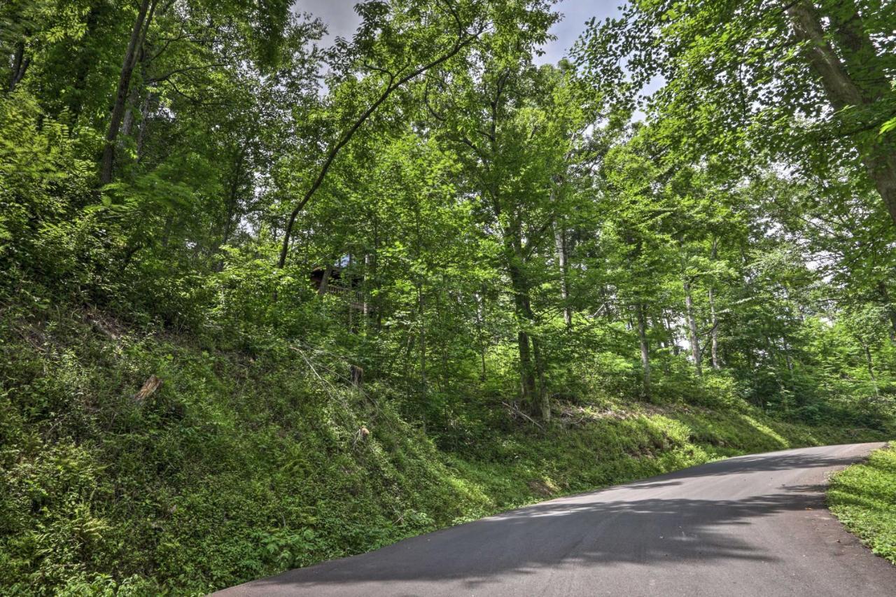 הוילה Gatlinburg Mountainside Escape With Deck And Hot Tub! מראה חיצוני תמונה