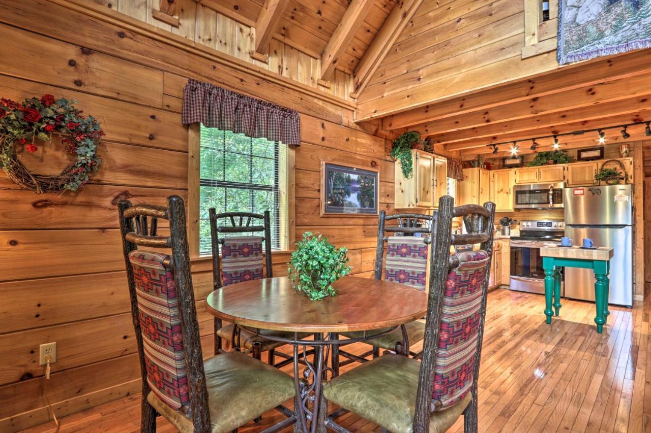 הוילה Gatlinburg Mountainside Escape With Deck And Hot Tub! מראה חיצוני תמונה
