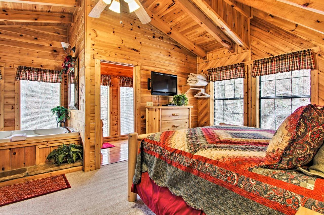 הוילה Gatlinburg Mountainside Escape With Deck And Hot Tub! מראה חיצוני תמונה