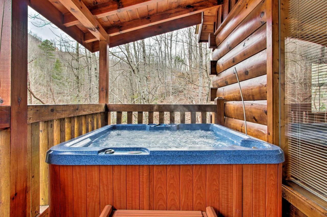 הוילה Gatlinburg Mountainside Escape With Deck And Hot Tub! מראה חיצוני תמונה