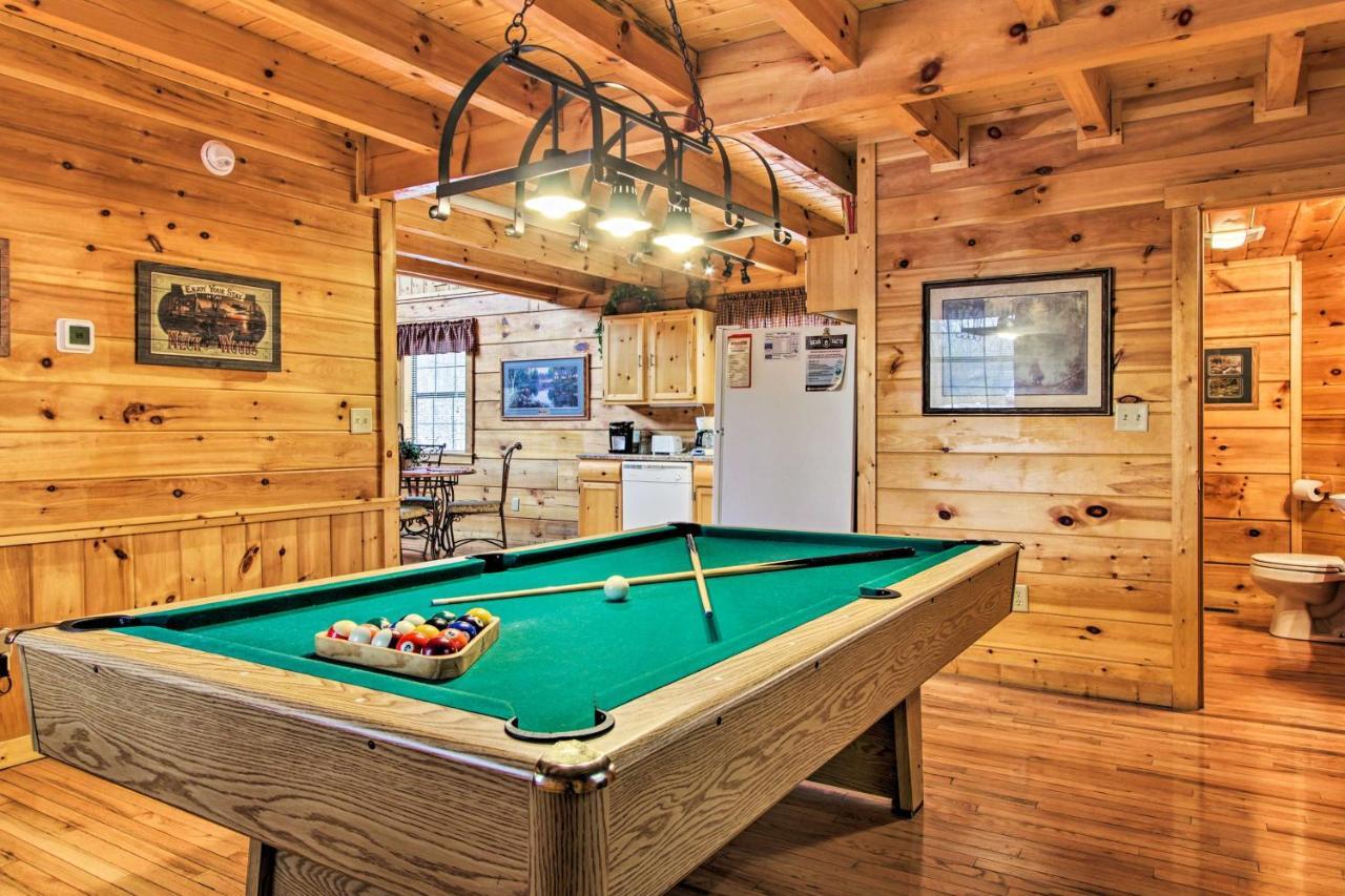הוילה Gatlinburg Mountainside Escape With Deck And Hot Tub! מראה חיצוני תמונה