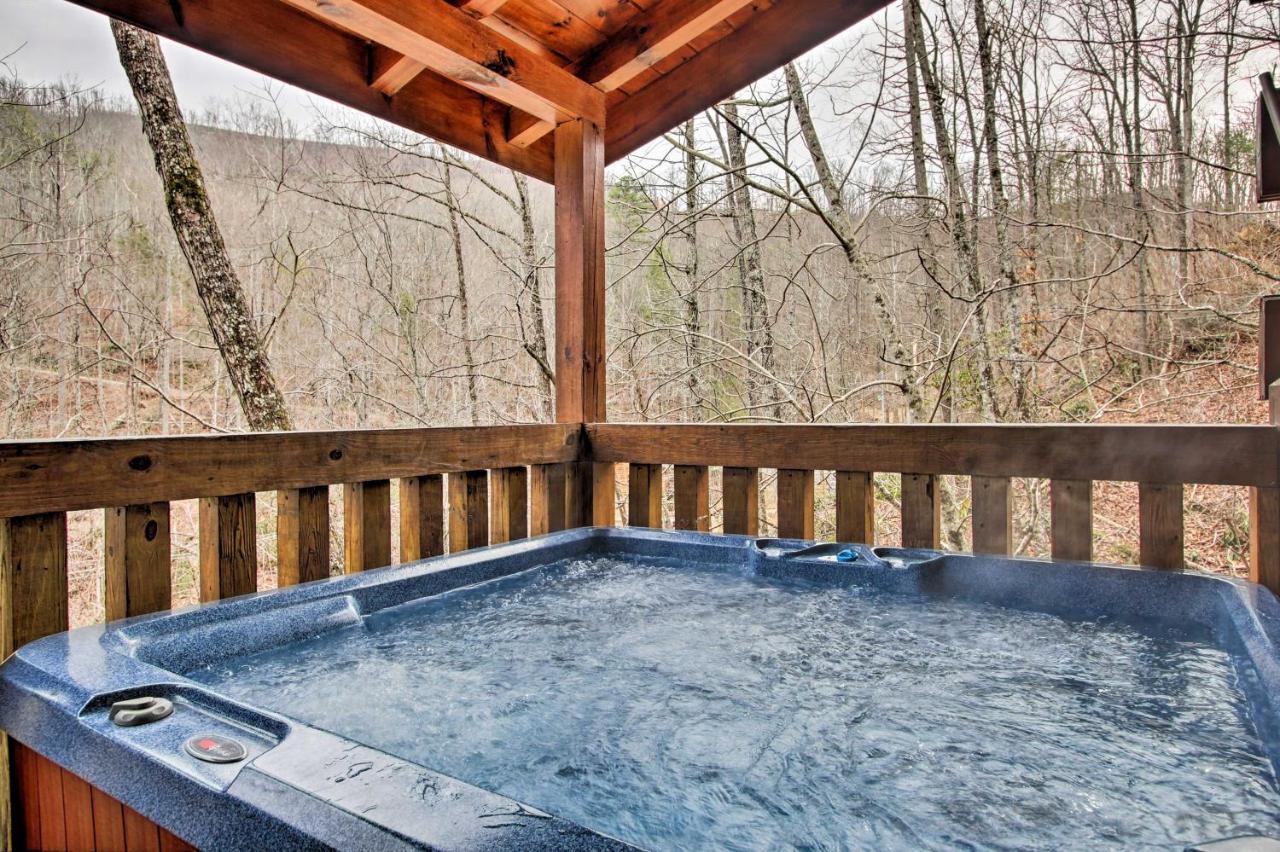 הוילה Gatlinburg Mountainside Escape With Deck And Hot Tub! מראה חיצוני תמונה